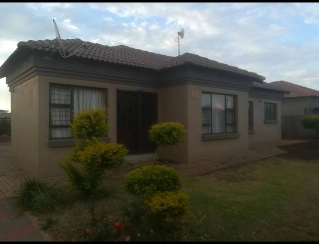 3 BEDROOM PROPERTY TO RENT IN CHROOM PARK